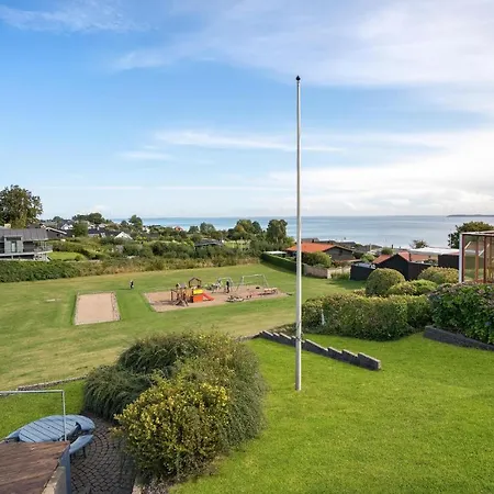 Three-bedroom In 펜션 *